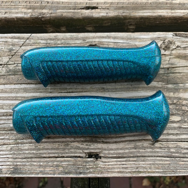 BICYCLE GRIPS BLUE WITH GREEN GLITTER FITS MUSCLE & ROAD BIKES NOS