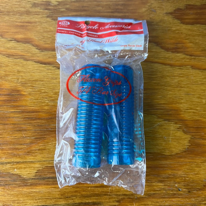 HUNT WILDE BLUE TRICYCLE GRIPS 3/4" ID 3-3/8" LONG ELGIN AMF HUFFY COLSON NOS